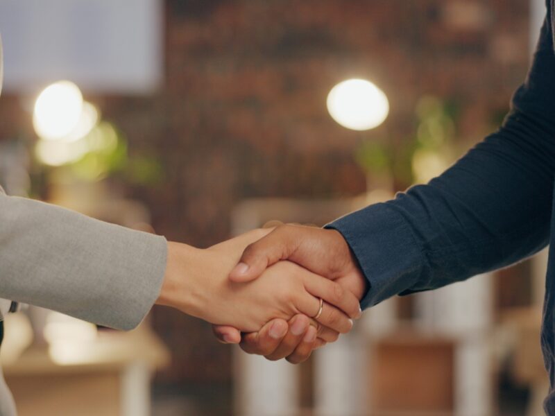 Night,,Office,And,Business,People,Shaking,Hands,For,Deal,,Agreement