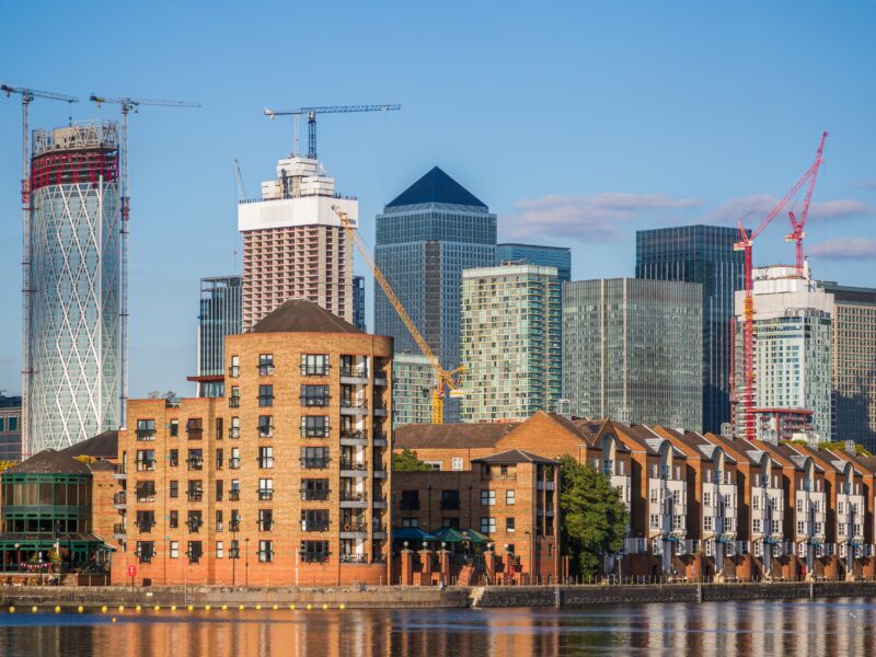 New,Development,Apartments,In,Canary,Wharf,Seen,From,Greenland,Dock